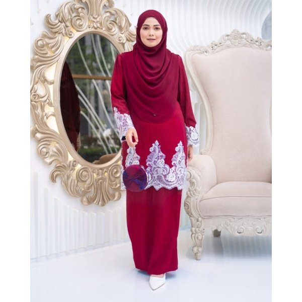 Baju Kurung Moden Lace Hayley - Maroon - Image 3