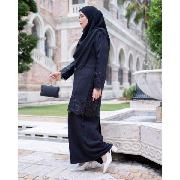 Baju Kurung Moden Lace Hayley - Matte Black - Image 3